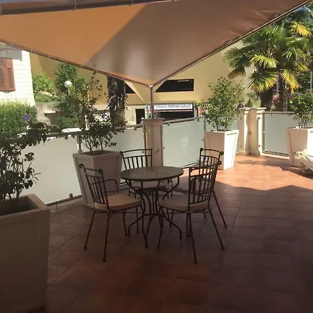 Avgustini Apartment *