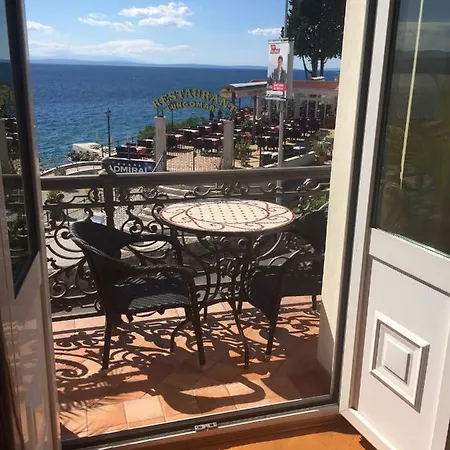 Avgustini Apartment *