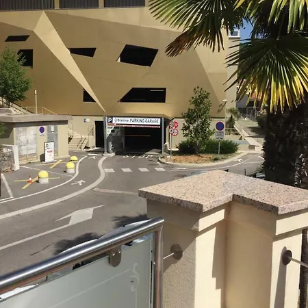 Avgustini Apartment *